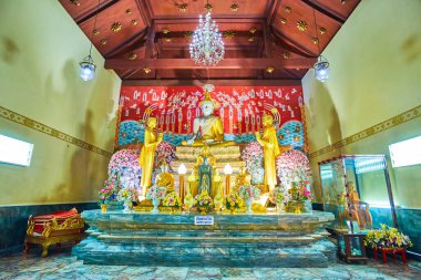 AYUTTHAYA, THAILAND - 5 Mayıs 2019: Wat Yai Chai Mongkhon tapınağındaki Buda resmi, 5 Mayıs 'ta Ayutthaya' da