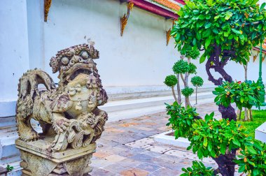 Wat Suthat Tapınağı 'nın avlusunda Fudog, Bangkok, Tayland heykeli var.