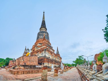 Wat Yai Chai Mongkhon kompleksi korunmuş antik tapınaklar, heykeller ve çediler, Ayutthaya, Tayland