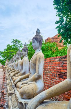 Wat Yai Chai Mongkhon Tapınağındaki Buda heykelleri dizisi, Ayutthaya, Tayland