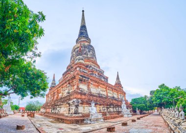 Wat Yai Chai Mongkhon kompleksi korunmuş antik tapınaklar, heykeller ve çediler, Ayutthaya, Tayland