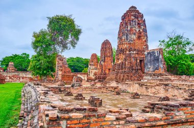 Wat Mahathat kompleksi, Ayutthaya, Tayland 'ın antik tuğla tapınakları ve çedi harabeleri
