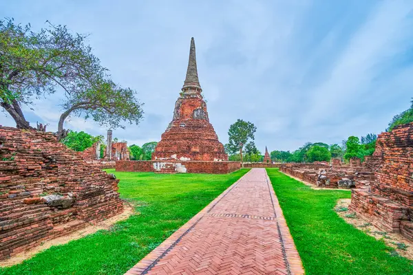 Wat Mahathat kompleksi tuğla tapınaklar, çedi ve temeli ile, Ayutthaya, Tayland