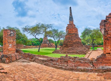 Ayutthaya, Tayland 'daki Wat Phra Si Santhe kompleks parkının kalıntıları