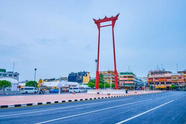BANGKOK, THAILAND - 14 Mayıs 2019: The Giant Swing Budist yapısı Dinso Yolu 'nun ortasında, 14 Mayıs' ta Bangkok 'ta