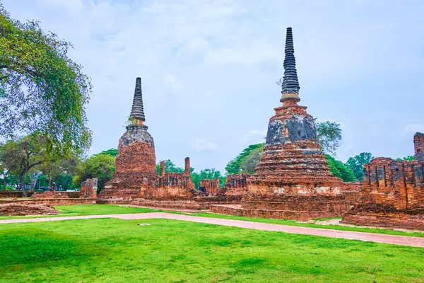 Çedi ve antik binaların temelleri, Ayutthaya, Tayland 'daki Wat Phra Si Santhe arkeolojik sitesi