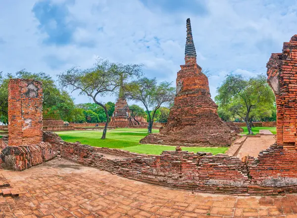 Ayutthaya, Tayland 'daki Wat Phra Si Santhe kompleks parkının kalıntıları
