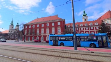 Tuna Nehri 'nin tarihi konaklarıyla Angelo Rotta seti, Assisi Kilisesi' nden St Franciss ve Budapeşte, Macaristan 'dan St. Anne Parish