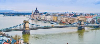 Budapeşte Tuna Nehri Panoraması Macaristan 'ın Szechenyi Zinciri Köprüsü ve Parlamentosu' nun simgesi