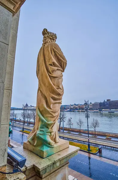 Stock image View terrace with sculptures of Buda Castle Garden Bazaar overlooking the riverside Ybl Miklos Square, Friedrich Born embankment and Danube River, Budapest, Hungary