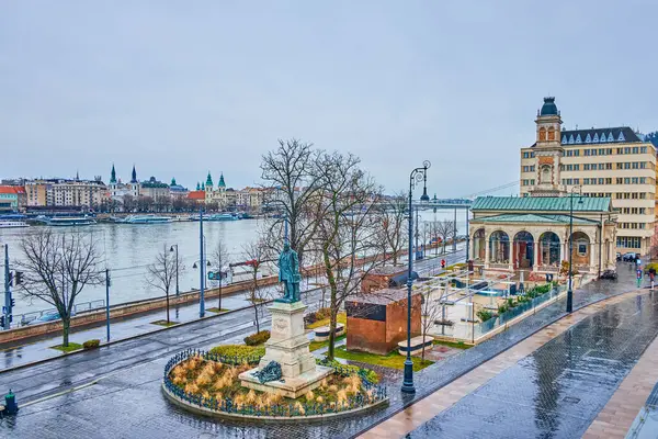 stock image The view from Buda Castle Garden Bazaar on the statue to Ybl Miklos on the same named square, Budapest, Hungary