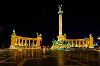 Milenyum Anıtı, Budapeşte, Macaristan 'ın sütunlu Kahramanlar Meydanı