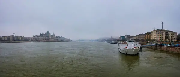 stock image A foggy morning view of the Hungarian Parliament building on the bank of Danube river, Budapest