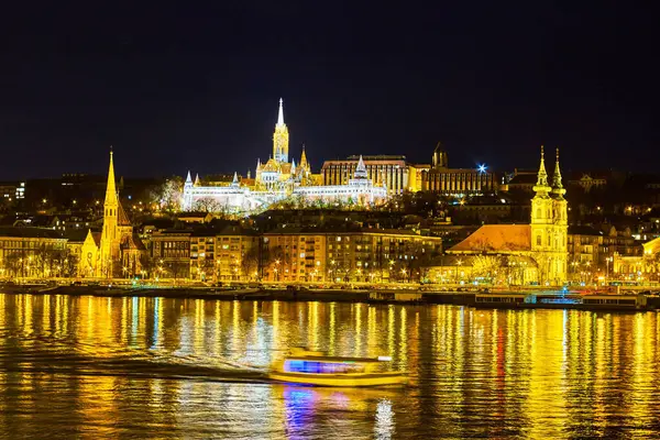 Stock image The view through Danube river on bright Fisherman's Bastion at night, Budapest, Hungary