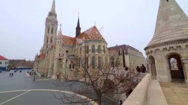 Surları, kuleleri, Matthias Kilisesi ve Macaristan 'ın Aziz Stephen, Budapeşte heykeli ile Balıkçı Kalesi Panoraması