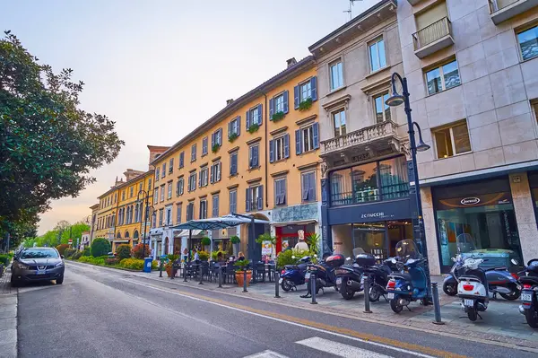 stock image BERGAMO, ITALY - APRIL 7, 2022: The line of small shops, boutiques and restaurants on the narrow Via Torquato Tasso, Citta Bassa, Bergamo, Italy