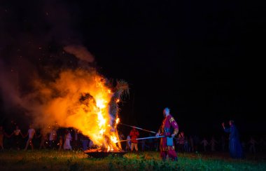 KOPACHIV, UKRAINE - 6 Temmuz 2021 İvana Kupala Gecesi putperest bir törenle kutlaması, Kyiv Rus Parkı, Ukrayna