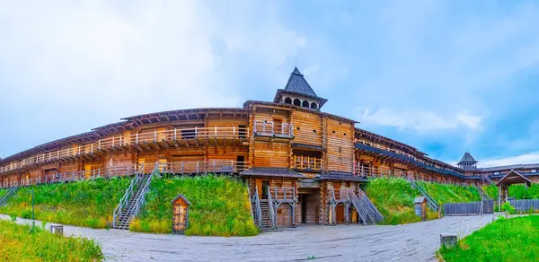 stock image Panorama of the gate, watchtowers and walls of Kyiv Detinets Citadel in Kyiv Rus Ethno Park, Ukraine