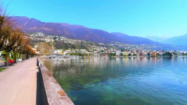 Lungolago Giuseppe Motta sabah yürüyüşü için mükemmel bir yer, etrafında Alpler, Locarno, Ticino, İsviçre, Maggiore Gölü 'nü gözlemlemek için.