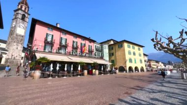Ascona, Piazza Giuseppe Motta, İsviçre 'nin göl kenarındaki gezinti alanında tarihi konutların panoraması