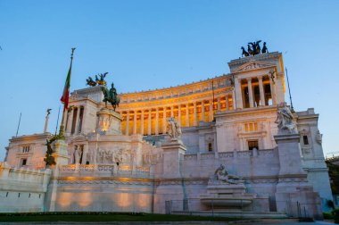 Vittoriano, İkinci Victor Emmanuel Anıtı, İtalya 'nın Venezuela Meydanı' ndaki Roma 'nın en tanınmış simgelerinden biri.