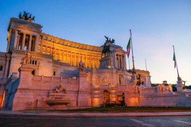 Vittoriano, İkinci Victor Emmanuel Anıtı, İtalya 'nın Venezuela Meydanı' ndaki Roma 'nın en tanınmış simgelerinden biri.