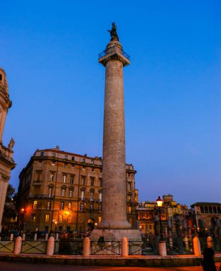 Trajan 'ın Sütunu, Roma' nın Trajan 'ın Forum arkeoloji kompleksinin zafer sütunu, Roma, İtalya