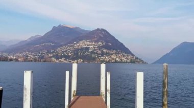 Lugano Gölü, Lugano Gölü, Ticino, İsviçre 'deki Monte Bre ve Monte Boglia ile manzaralı dağ manzarası