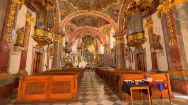 Lord 's Birth Kilisesi' nin zengin dekore edilmiş freskli dua salonu, Prag Loreta, Çek