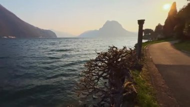 Ceresio göl kenarı Park Villa Heleneum günbatımında arka planda Monte San Salvatore, Lugano, Ticino, İsviçre