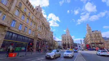 Lajos Kossuth Caddesi Panoraması ikonik Clotilde Sarayı, hızlı trafik ve Parisi Geçidi manzaralı, Budapeşte, Macaristan