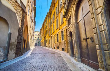 Via San Giacomo, İtalya 'nın Bergamo kentindeki Citta Alta' da yer almaktadır.
