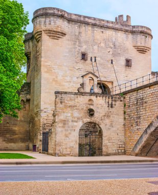Pont d 'Avignon (Pont Saint-Benezet), Fransa' nın ortaçağ Chatelet kapısı.
