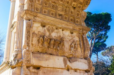 Kudüs 'ün düşüşünden kalan ganimetler Titus Kemeri, Roma Forumu, Roma, İtalya' daki rahatlama.