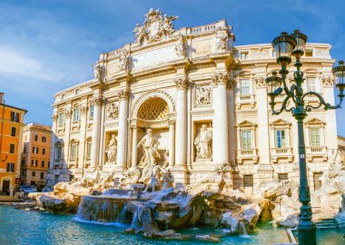 ROME, ITALY - 14 Ocak 2019: Trevi Çeşmesi (Fontana di Trevi) dünyanın en ünlü çeşmesi, 14 Ocak 'ta İtalya' nın Roma kentinde