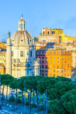 Kubbe, Trajan Forumunda Meryem 'in Kutsal Kilisesi ve Trajan' ın Sütunu, Roma, İtalya