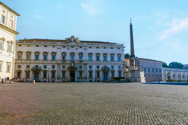 Tarihi Palazzo del Quirinale İtalyan Cumhurbaşkanının Roma, İtalya 'daki Piazza del Quirinale' deki konutu