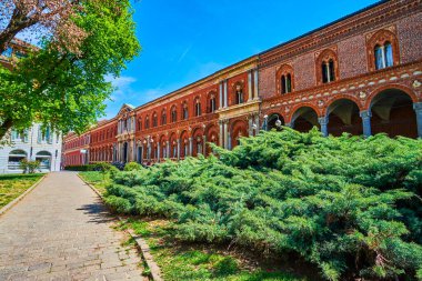 Milan Üniversitesi 'ne doğru yürü, Via Festa del Perdono Milano, İtalya