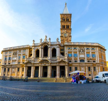 Aziz Mary Bazilikası Roma, İtalya 'da Santa Maria Magazine Meydanı' na bakıyor.