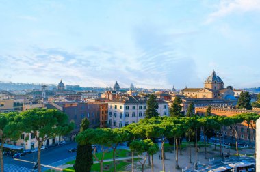 Piazza del Campidoglio 'nun Piazza d' Aracoeli ve çevresindeki ortaçağ binaları, Roma, İtalya 'daki manzarası