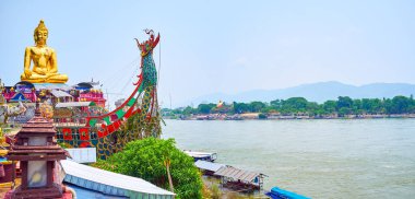 Phra Chiang Saen Si Phaendin tapınağında altın Buda teknede, Altın Üçgen, Ban Sop Ruak, Tayland