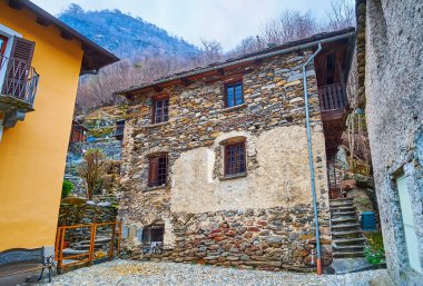 Peccia, Val Lavizzara, Vallemaggia, İsviçre 'deki geleneksel taş ev.