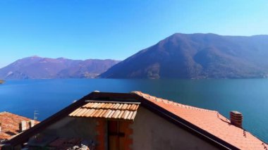 Lugano Prealps Panoraması, Lugano Gölü ve Albogasio 'nun kiremit çatıları, Lombardy, İtalya