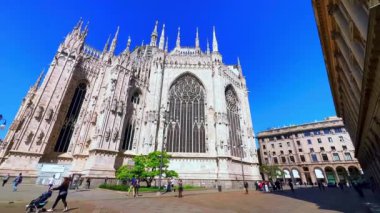 Milano, Lombardiya, İtalya 'nın tarihi Katedrali Gotik maymun manzaralı Piazza del Duomo (Katedral Squae) Panoraması