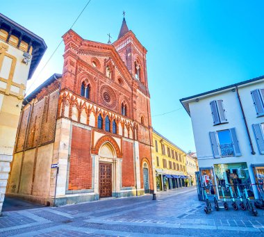 İtalya 'nın Monza kentindeki Strada' da Santa Maria Kilisesi cephesi