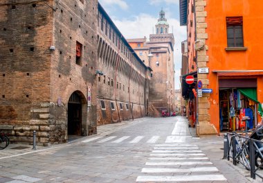 Palazzo d 'Accursio ve Torre dell' Orologio şehrin sembolleri, bugünlerde Bologna Belediye Binası, İtalya