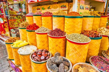 Deira Grand Souq (market), çeşitli baharatlar, otlar, kurutulmuş meyveler, fındık ve çiçek çayları, Dubai