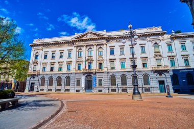 MILAN, ITALY - 11 Nisan 2022: Gallerie d 'Italia, Palazzo della Banca Commerciale Italiana, Piazza della Scala, 8 Nisan' da İtalya 'nın Milano kentinde