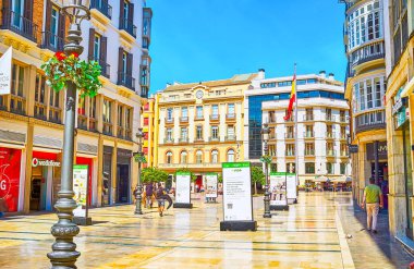 Malaga, İspanya - 26 Eylül 2019: Calle Larios, 26 Eylül 'de Malaga' da günlük yürüyüş, alışveriş ve yerel restoran, bar veya şekerleme yerleri için güzel bir yer