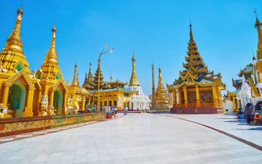 Shwedagon Zedi Daw 'ın arka bahçesinde altın şapkalar, resim evleri ve tapınaklar, Yangon, Myanmar